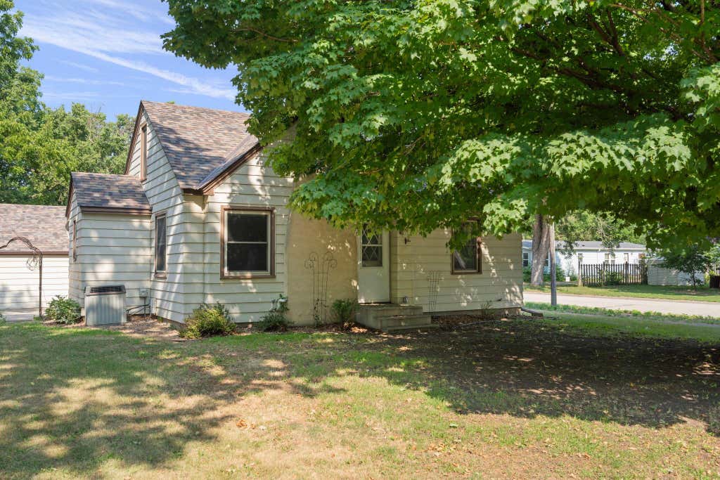 Photo of 1028 1st Avenue NE, Faribault, MN 55021 (MLS # 7117998)