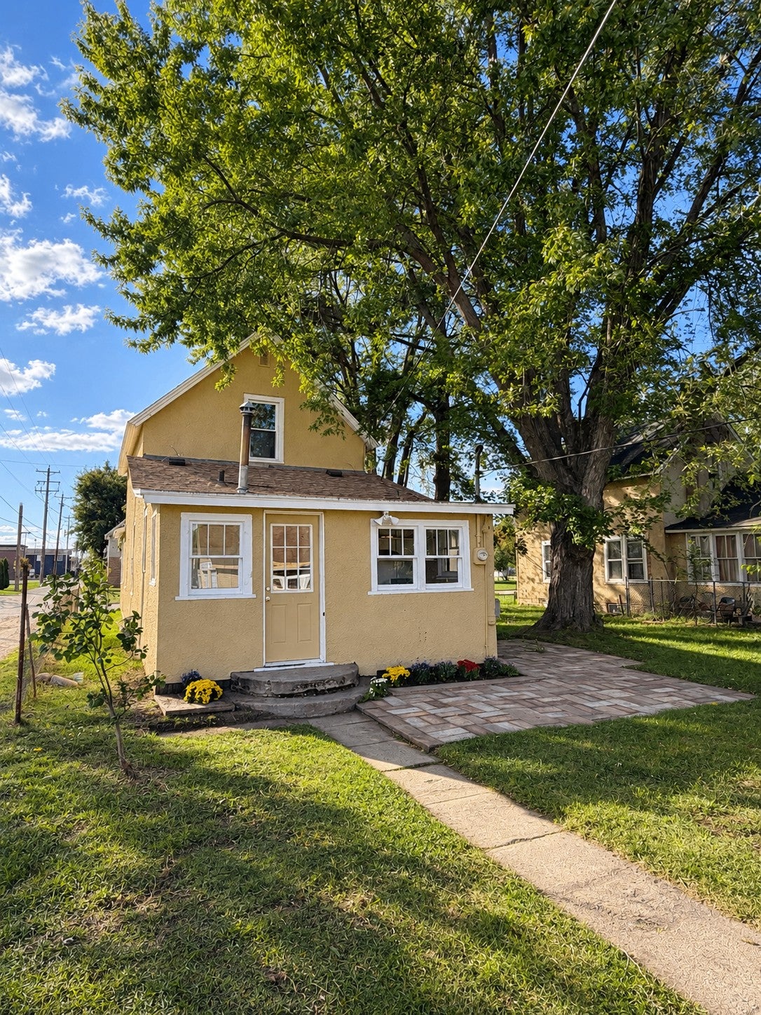 114 3rd Avenue NE