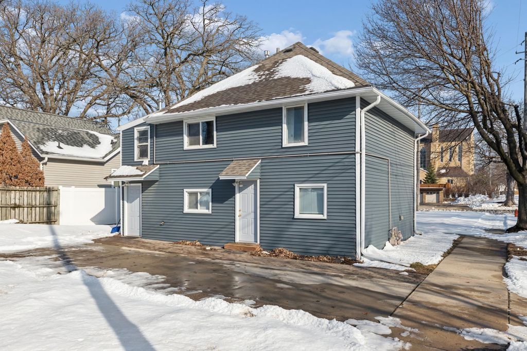 Photo of 1120 4th Street SE, Rochester, MN 55904 (MLS # 7040429)