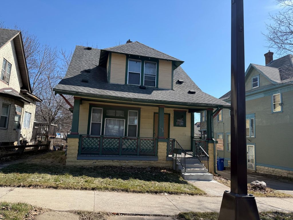 Photo of 1038 Edgerton Street, Saint Paul, MN 55101 (MLS # 7079256)