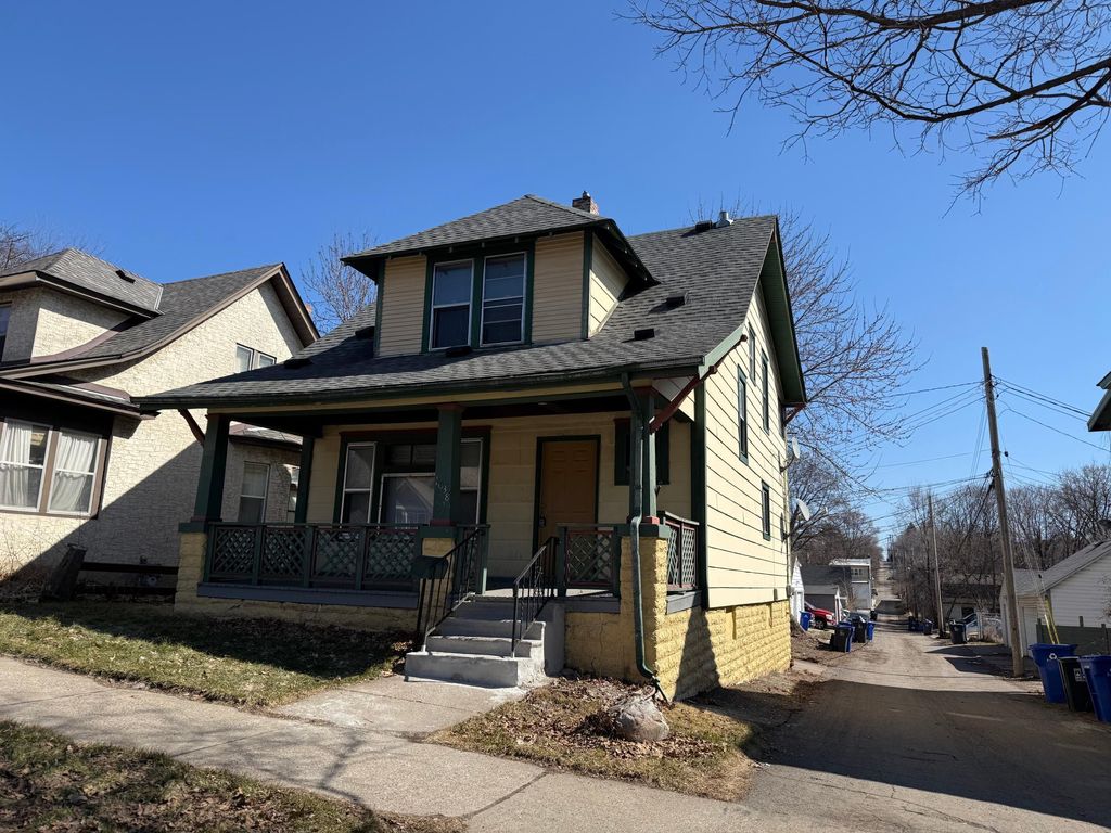 Photo of 1038 Edgerton Street, Saint Paul, MN 55101 (MLS # 7079256)