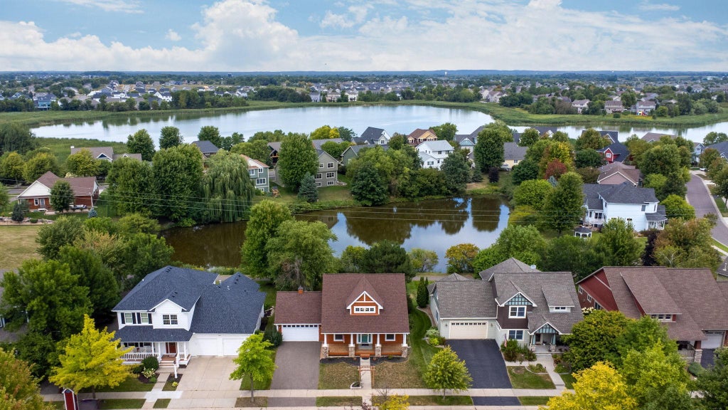 Photo of 11662 Laketowne View, Albertville, MN 55301 (MLS # 7128368)