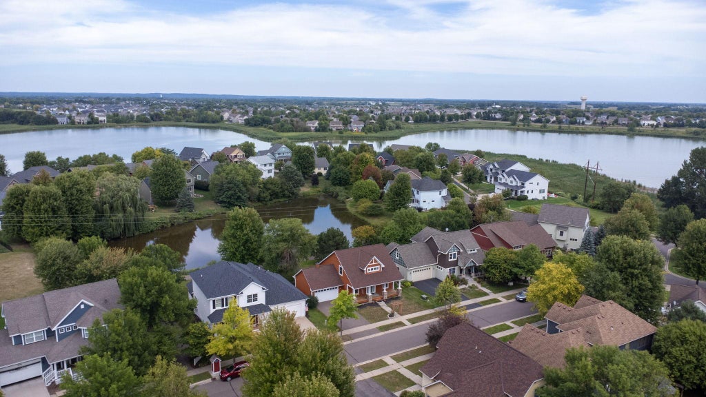 Photo of 11662 Laketowne View, Albertville, MN 55301 (MLS # 7128368)