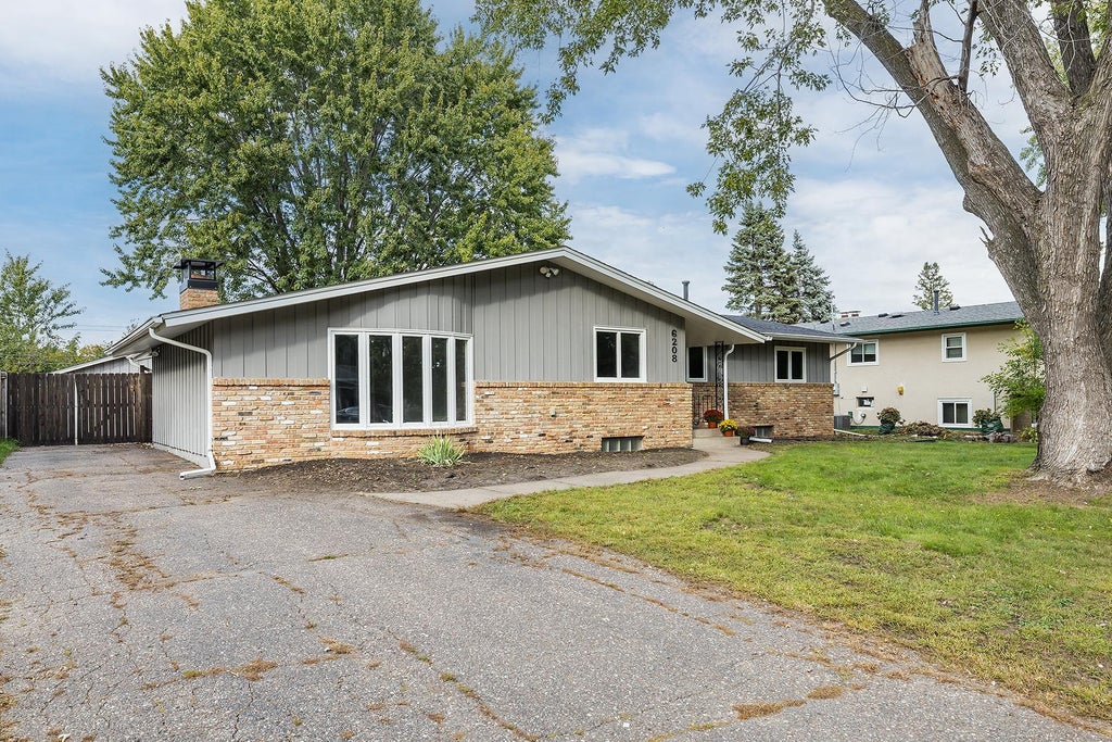 Photo of 6208 81st Avenue N, Brooklyn Park, MN 55443 (MLS # 7121377)