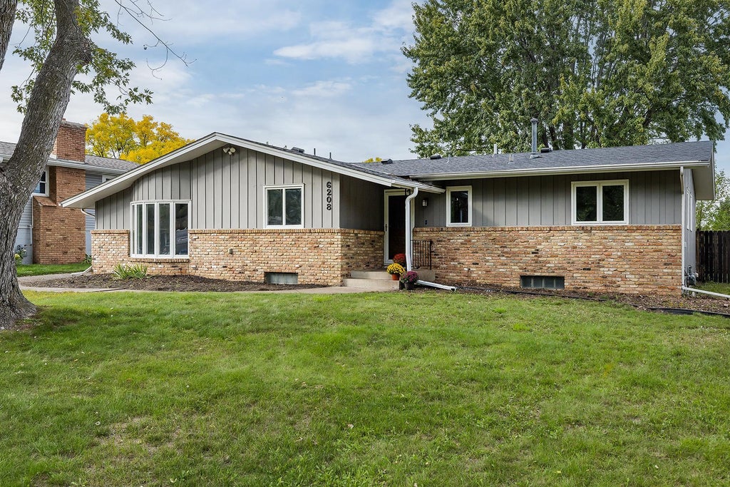 Photo of 6208 81st Avenue N, Brooklyn Park, MN 55443 (MLS # 7121377)