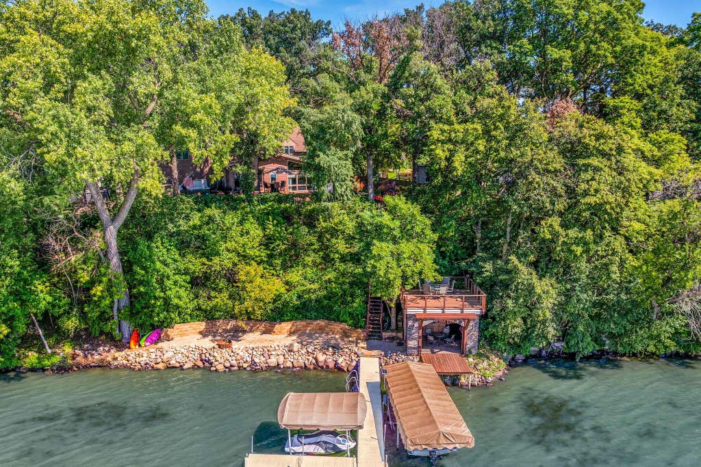 Photo of 1210 Albion Avenue, Fairmont, MN 56031 (MLS # 7129218)