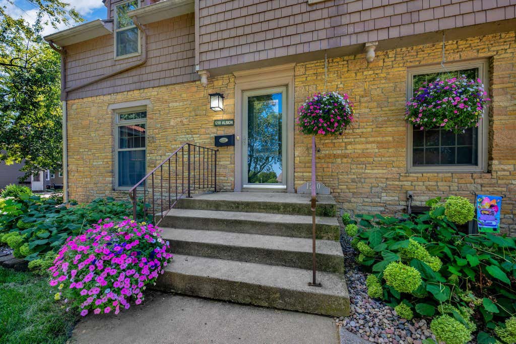 Photo of 1210 Albion Avenue, Fairmont, MN 56031 (MLS # 7129218)
