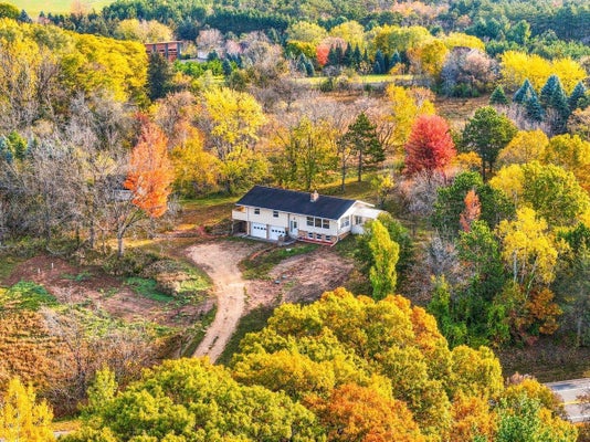 427 N GLOVER RD, HUDSON, WI 54016 - Image e52d532a2d77353fc4296cd2df7d36c9/433155040