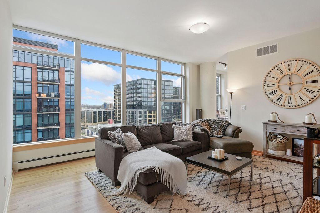 Photo of 215 10th Avenue S #735, Minneapolis, MN 55415 (MLS # 7073695)