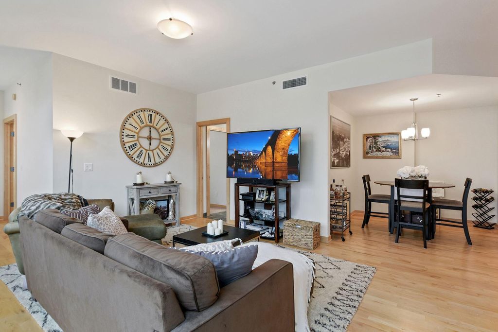 Photo of 215 10th Avenue S #735, Minneapolis, MN 55415 (MLS # 7073695)