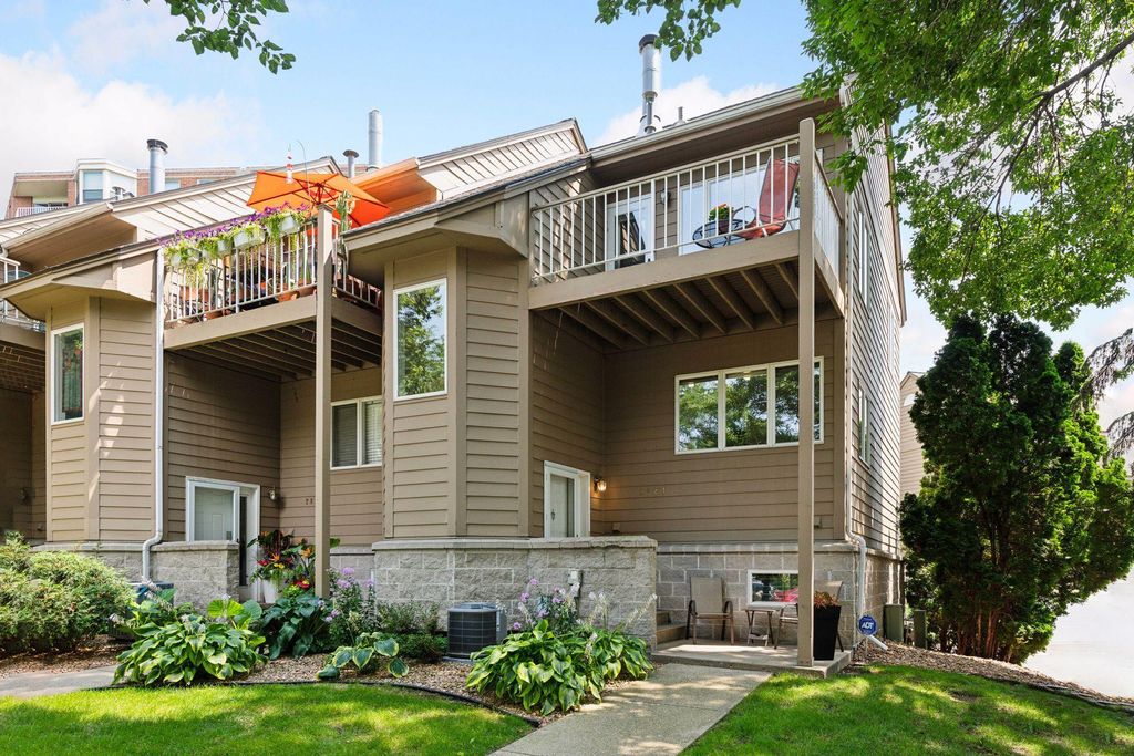 Photo of 2824 Kenwood Isles Drive, Minneapolis, MN 55408 (MLS # 7000971)