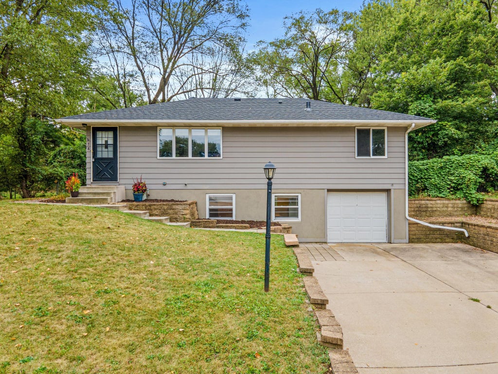Photo of 678 Eldridge Avenue W, Roseville, MN 55113 (MLS # 7134191)