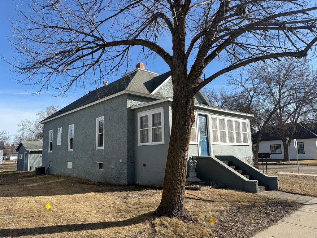 Photo of 719 2nd Avenue NE, Staples, MN 56479 (MLS # 7080109)