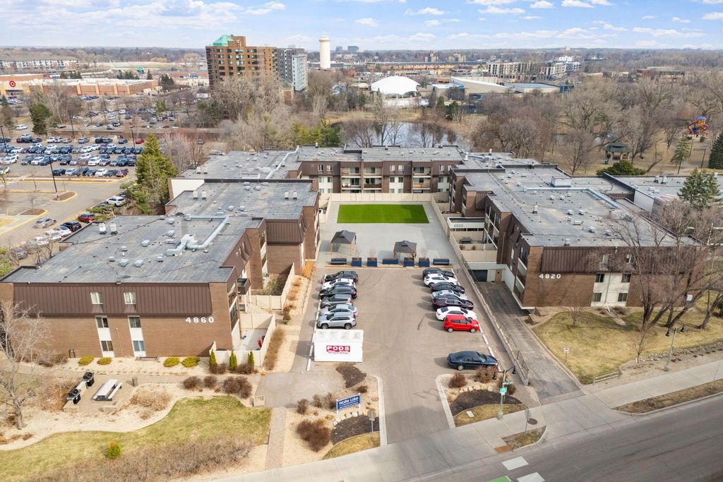 Photo of 4820 Park Commons Drive #21, Saint Louis Park, MN 55416 (MLS # 7029022)