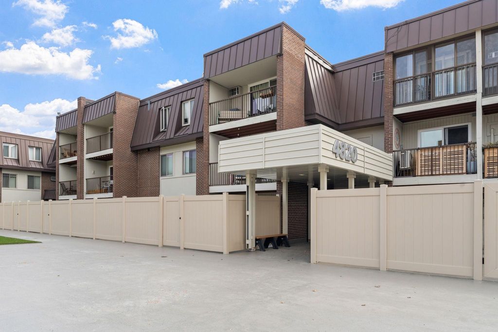 Photo of 4820 Park Commons Drive #21, Saint Louis Park, MN 55416 (MLS # 7029022)