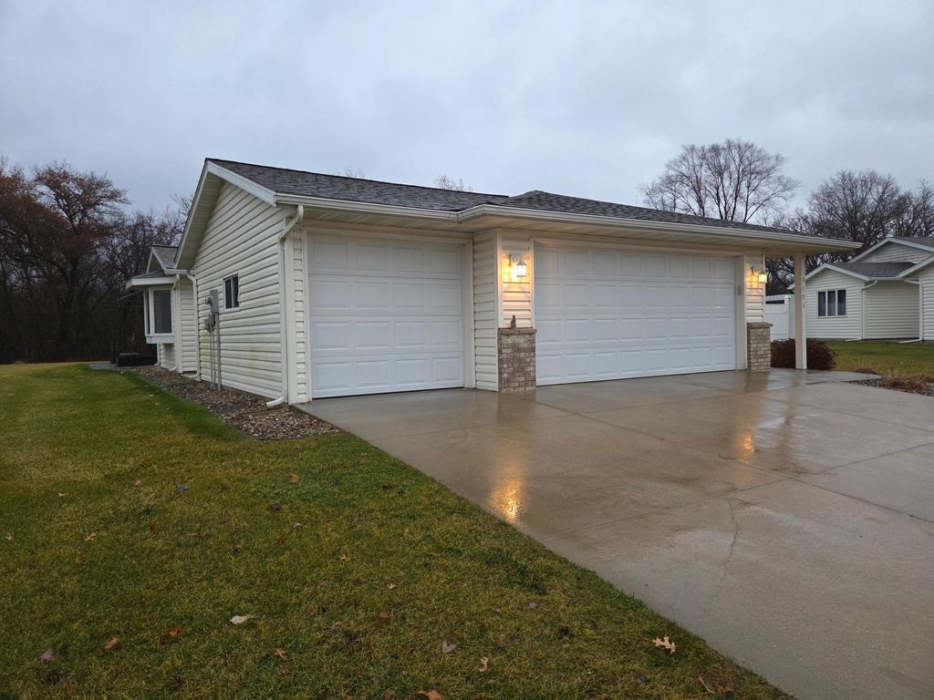 Photo of 2171 Mcquillan Court SE, Rochester, MN 55904 (MLS # 6822494)