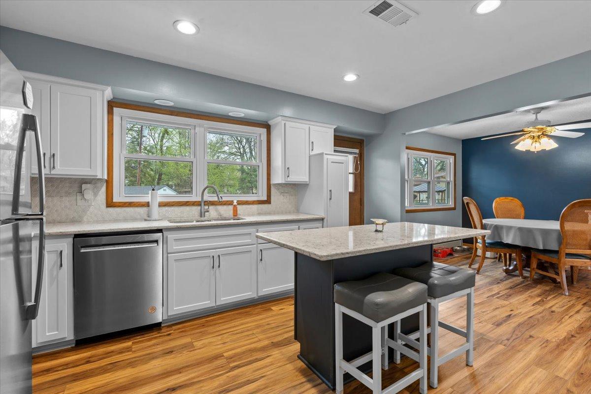 6972 Hickory Drive NE