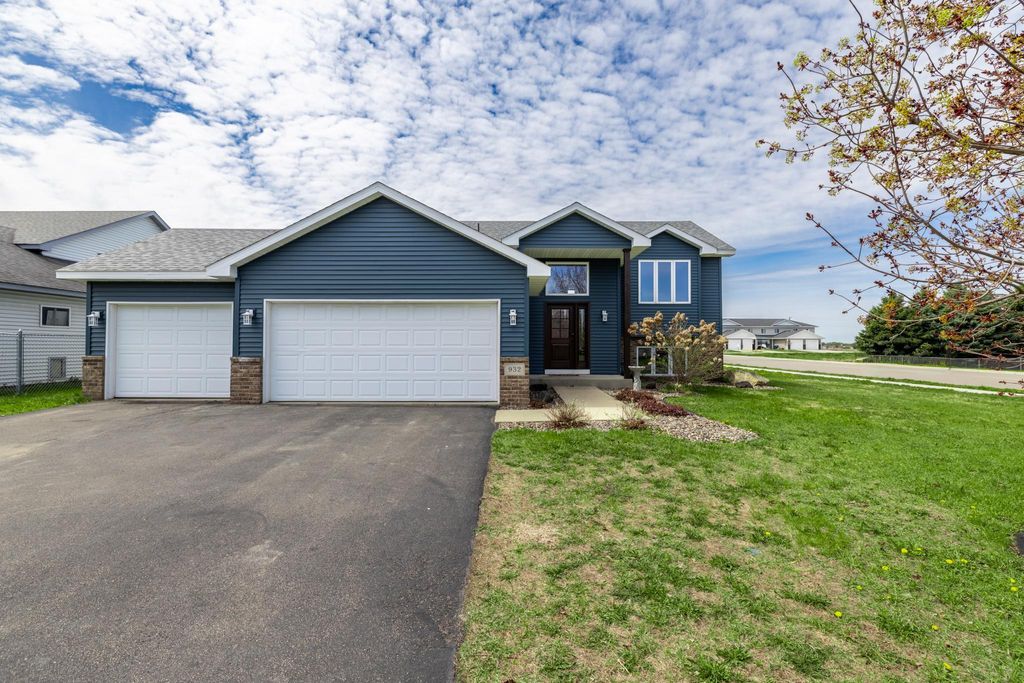 Photo of 932 S Chestnut Street, Belle Plaine, MN 56011 (MLS # 7064510)