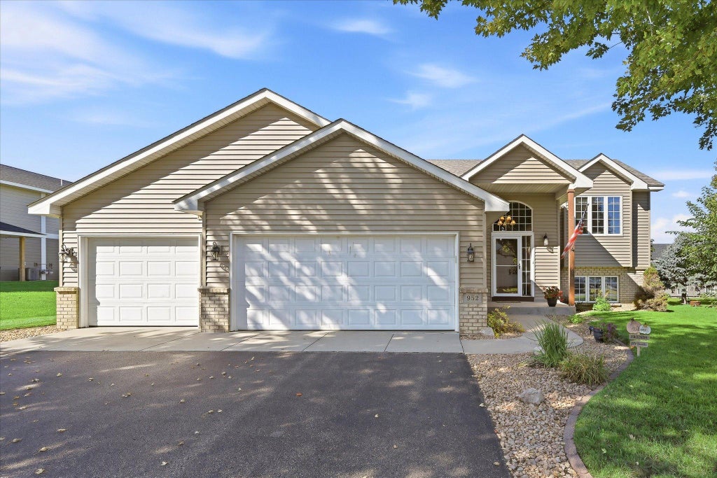Photo of 952 S Chestnut Street, Belle Plaine, MN 56011 (MLS # 7148727)