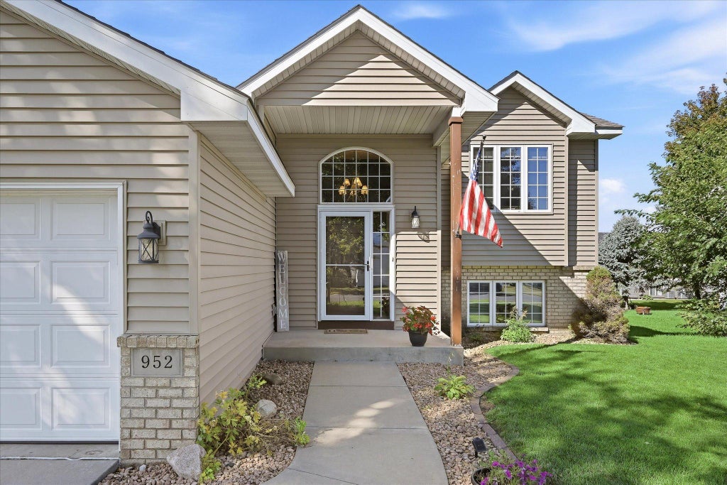 Photo of 952 S Chestnut Street, Belle Plaine, MN 56011 (MLS # 7148727)