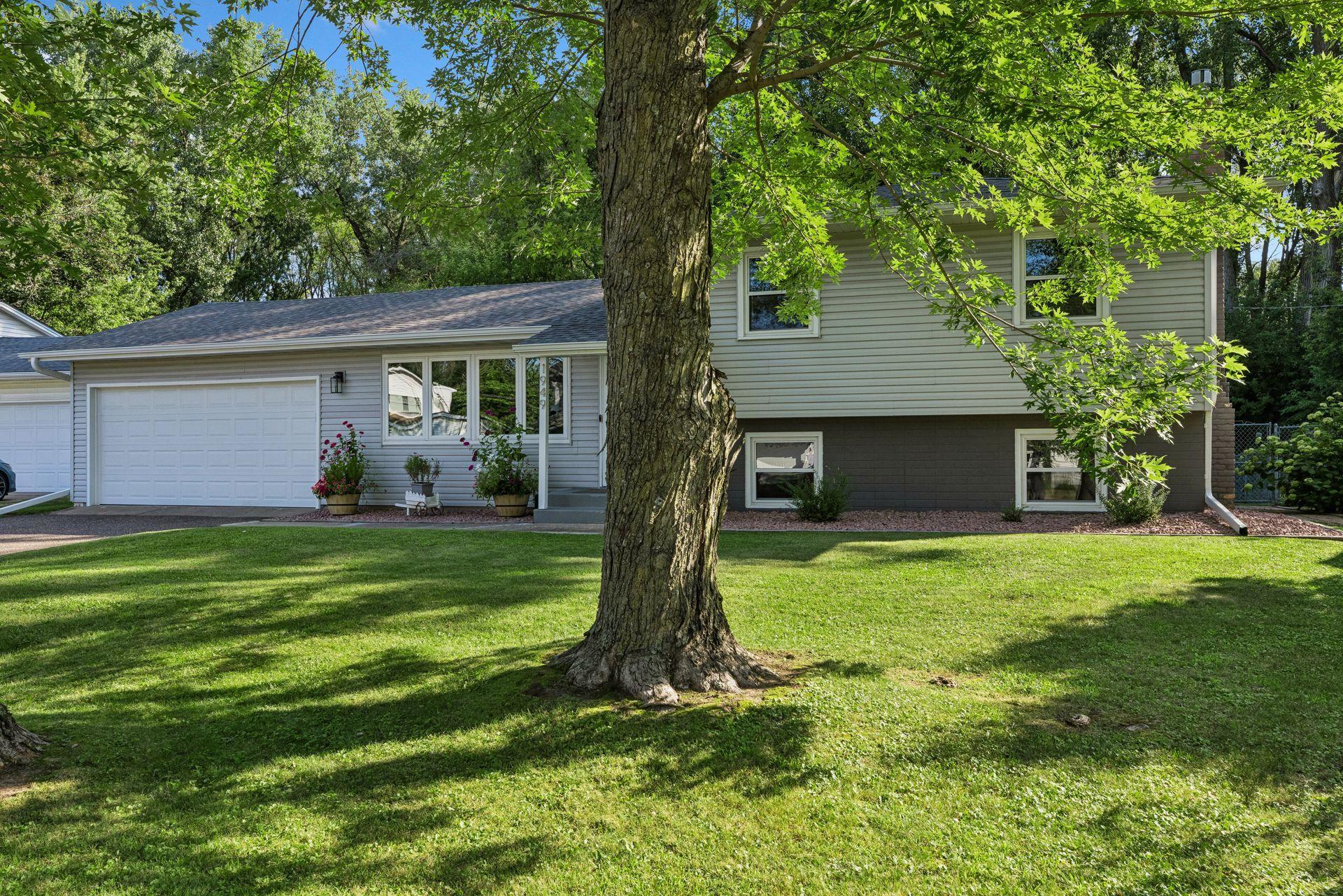 1949 Lakeaires Boulevard