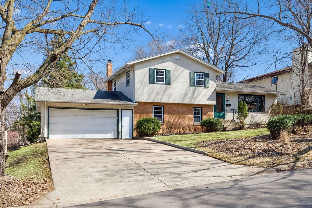 Photo of 1210 Ottawa Avenue, West Saint Paul, MN 55118 (MLS # 7046985)