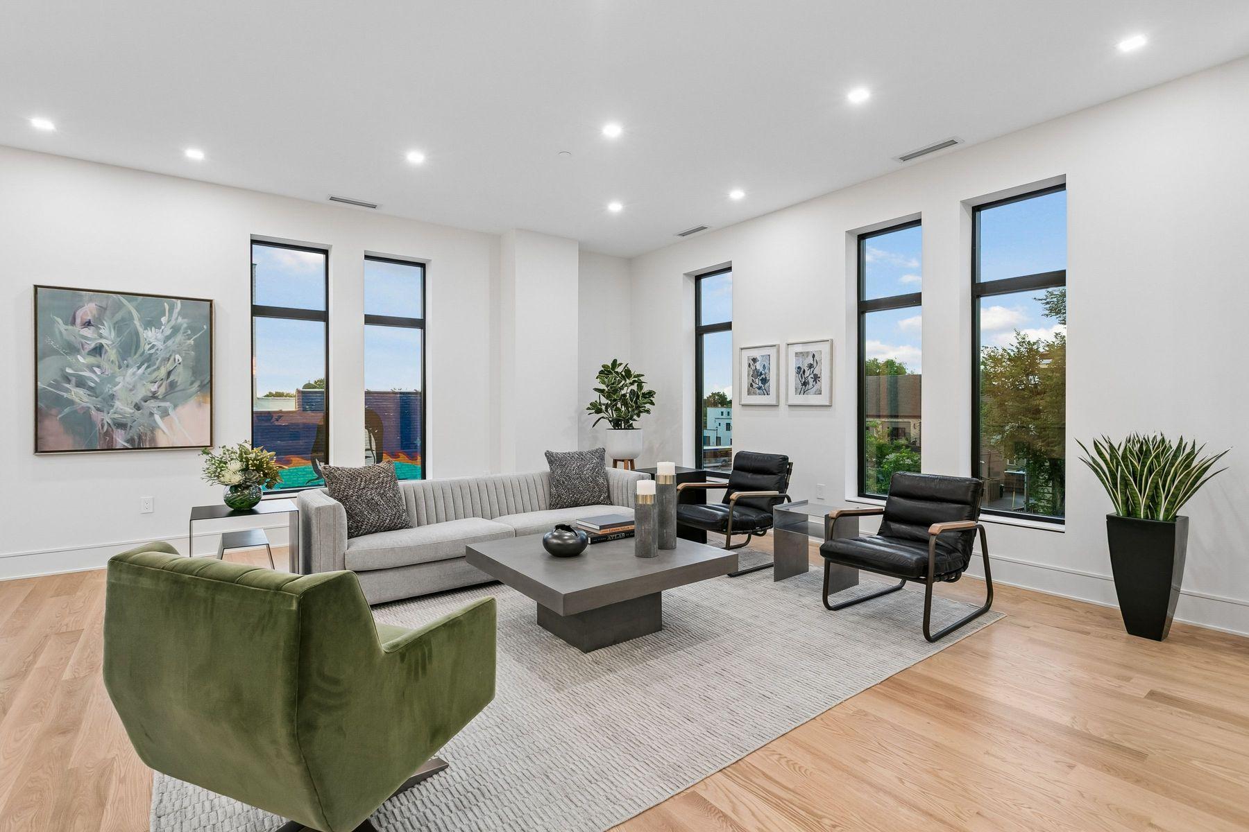 3041 Holmes Avenue S 302