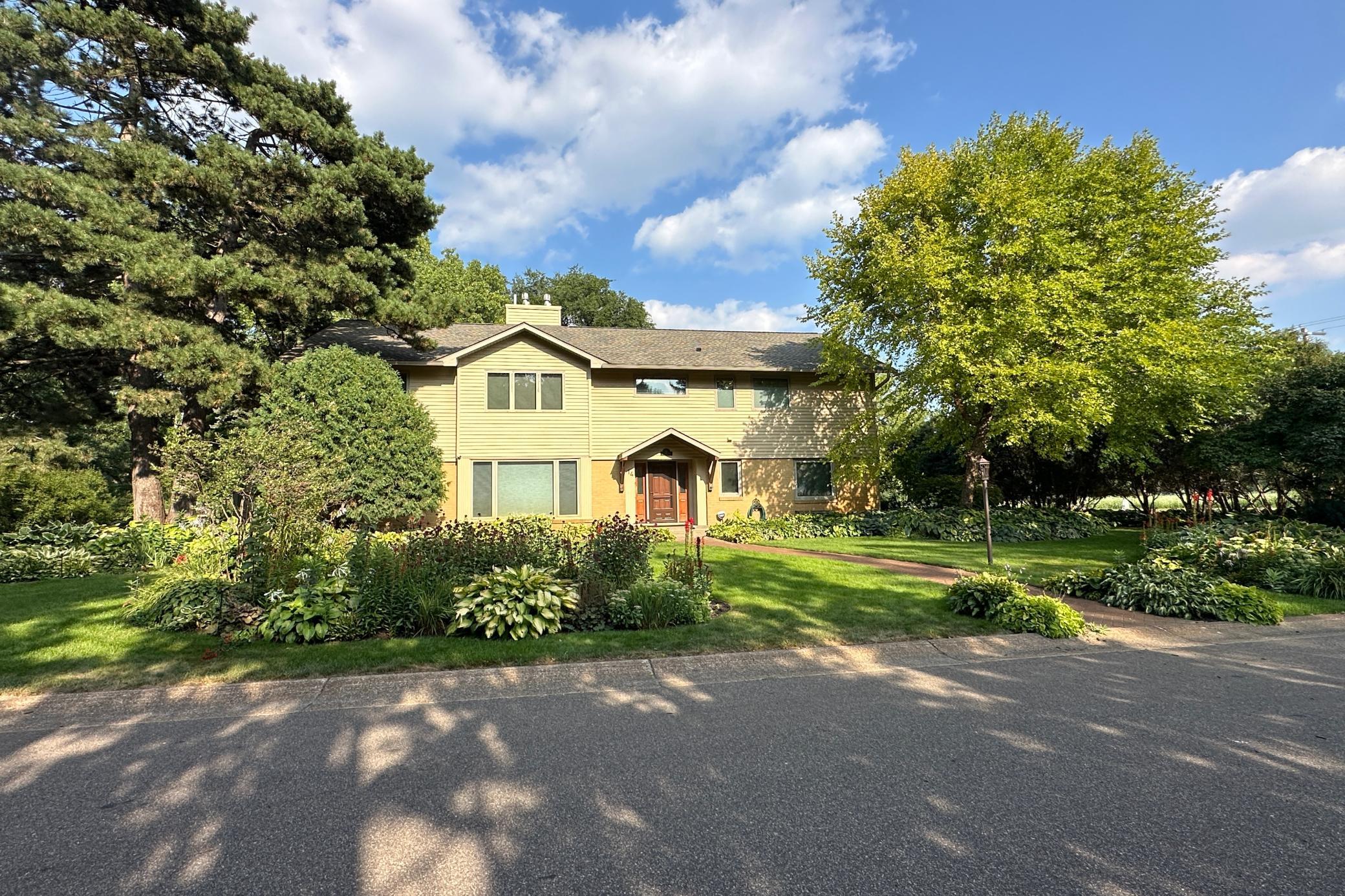 14 Mid Oaks Road