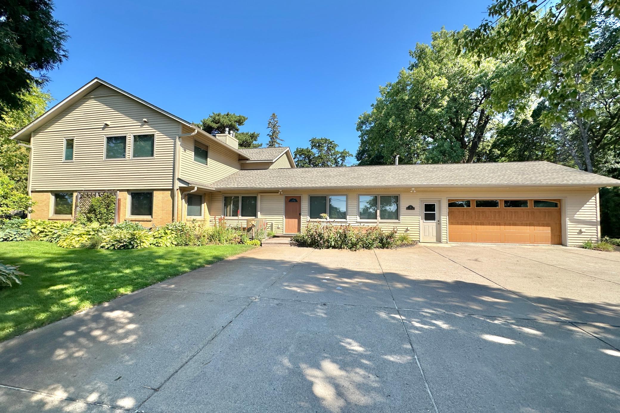 14 Mid Oaks Road