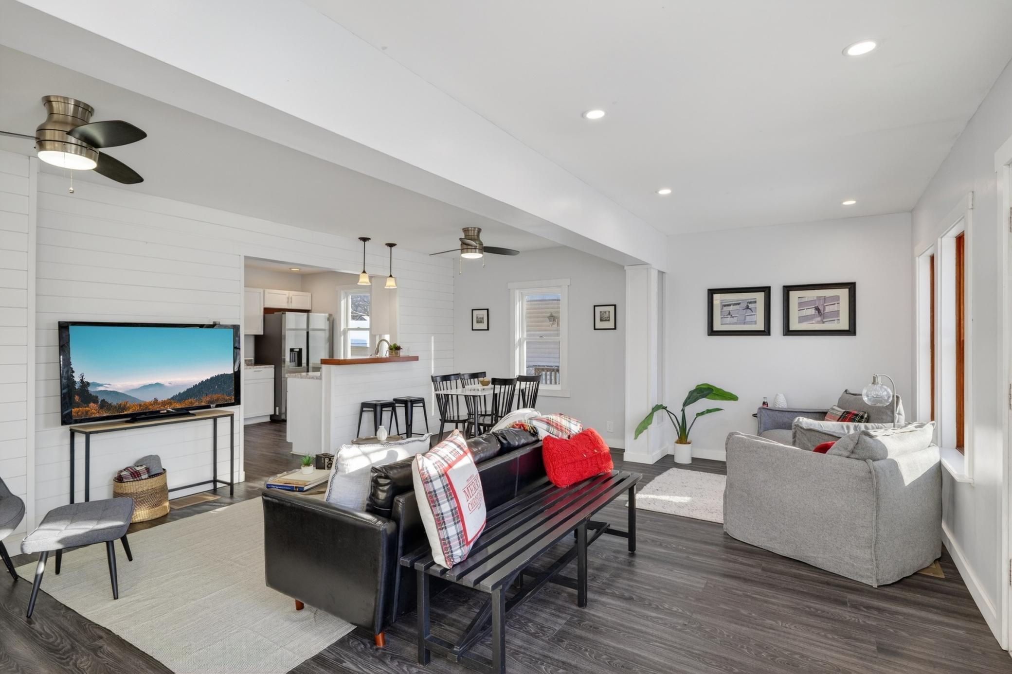 1935 Fremont Avenue E