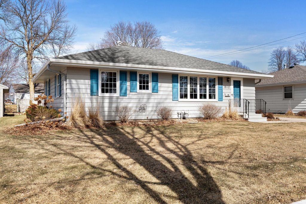 Photo of 1912 2nd Avenue NW, Austin, MN 55912 (MLS # 7027668)
