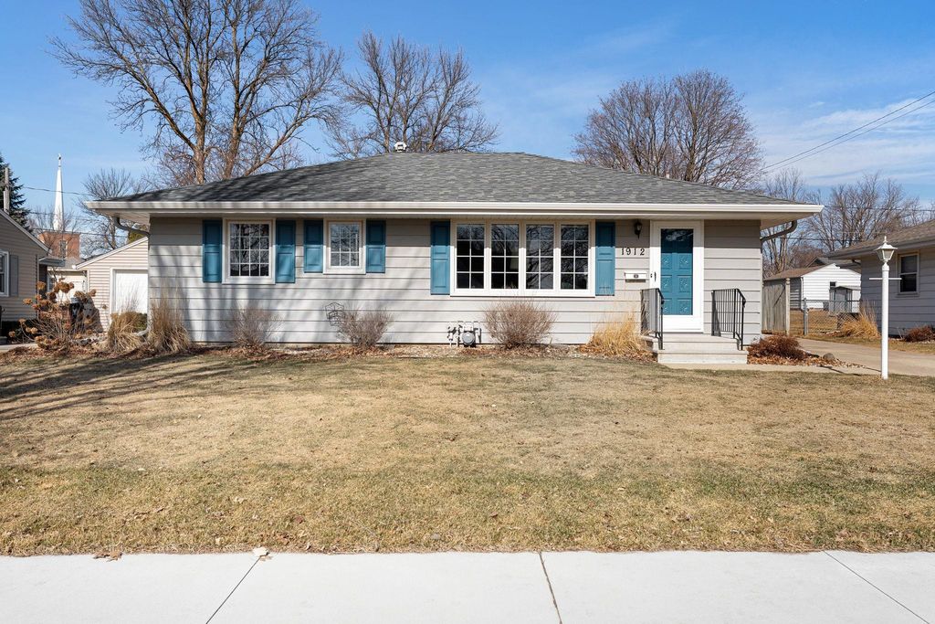 Photo of 1912 2nd Avenue NW, Austin, MN 55912 (MLS # 7027668)