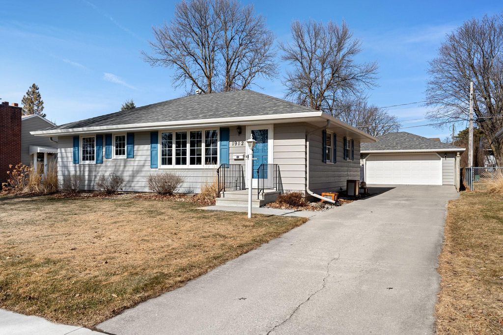 Photo of 1912 2nd Avenue NW, Austin, MN 55912 (MLS # 7027668)