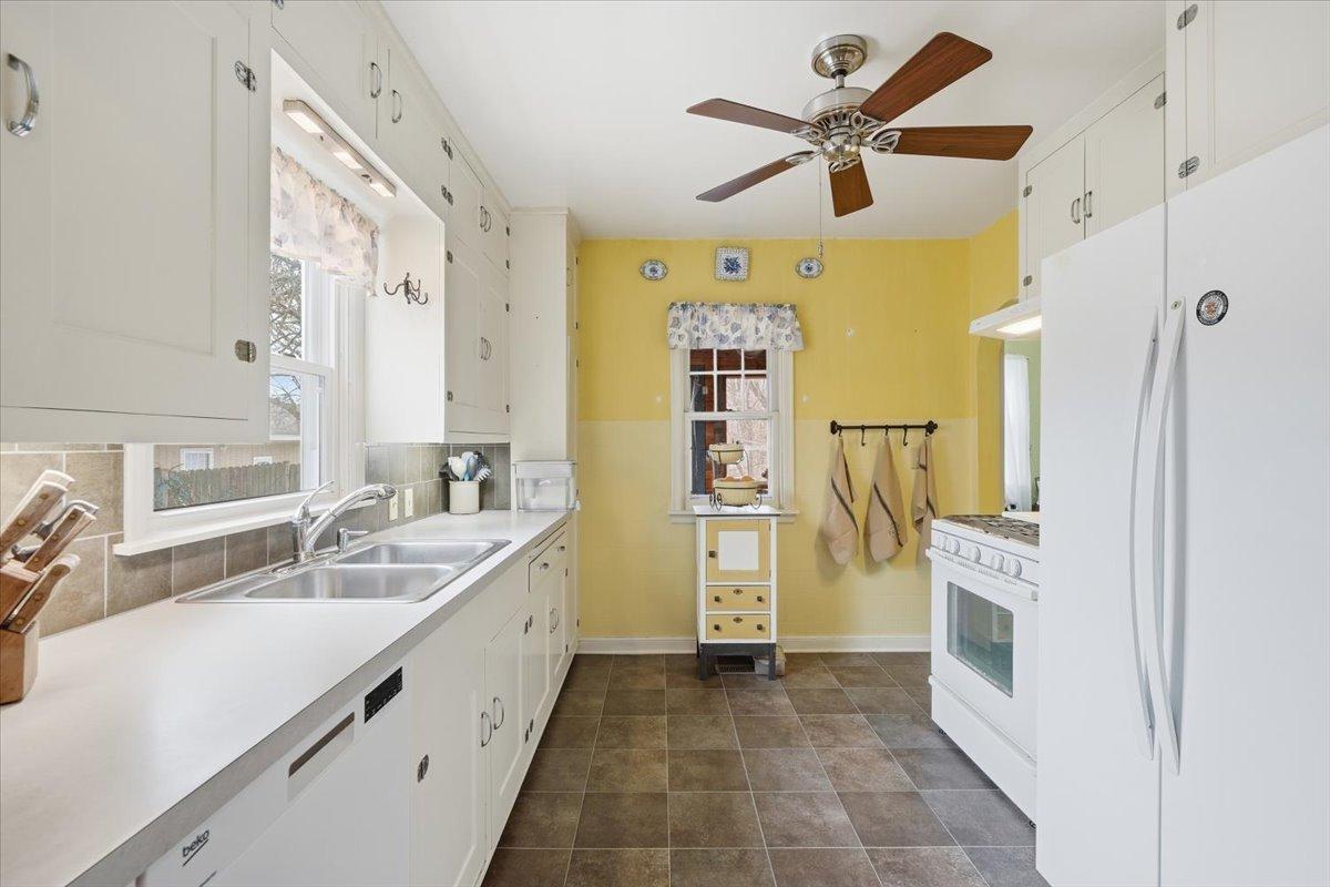 3029 Fairview Avenue N