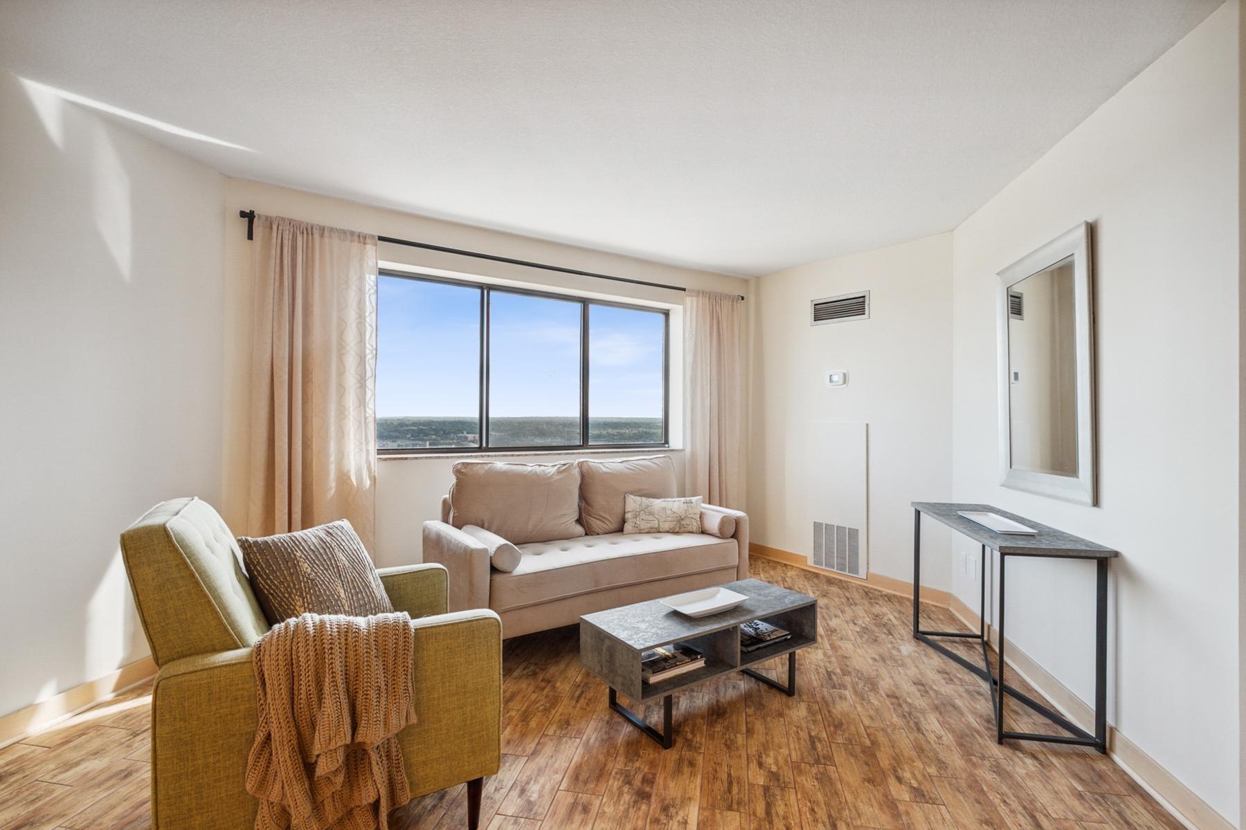 78 10th Street E 3309