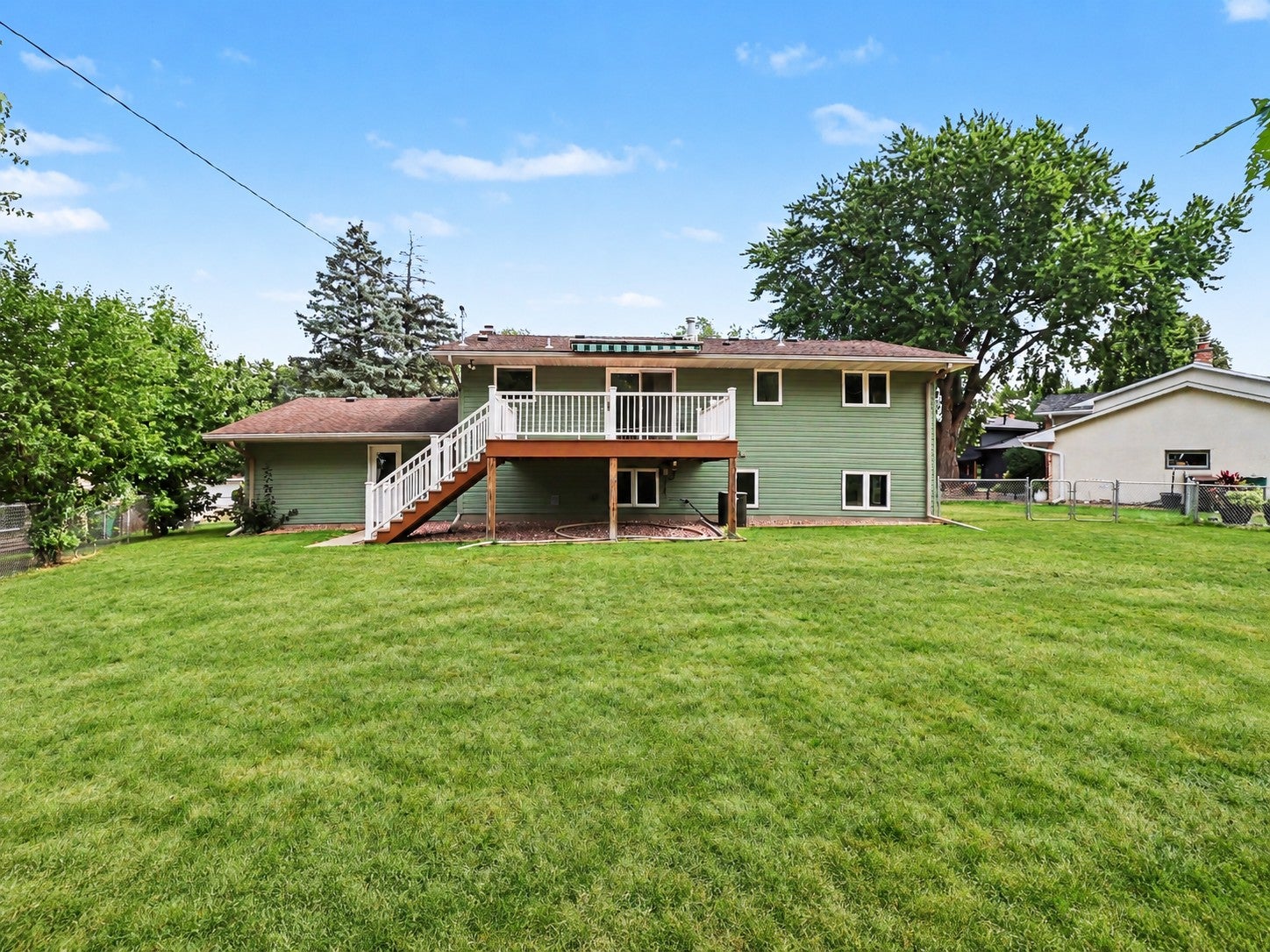 4833 Ensign Avenue N - Photo 3