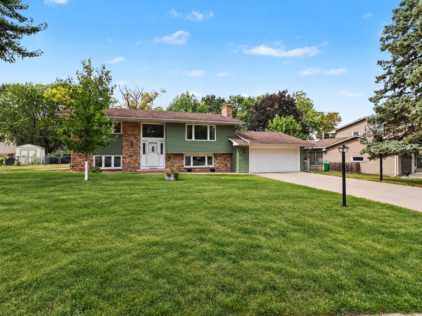 4833 Ensign Avenue N - Photo 4