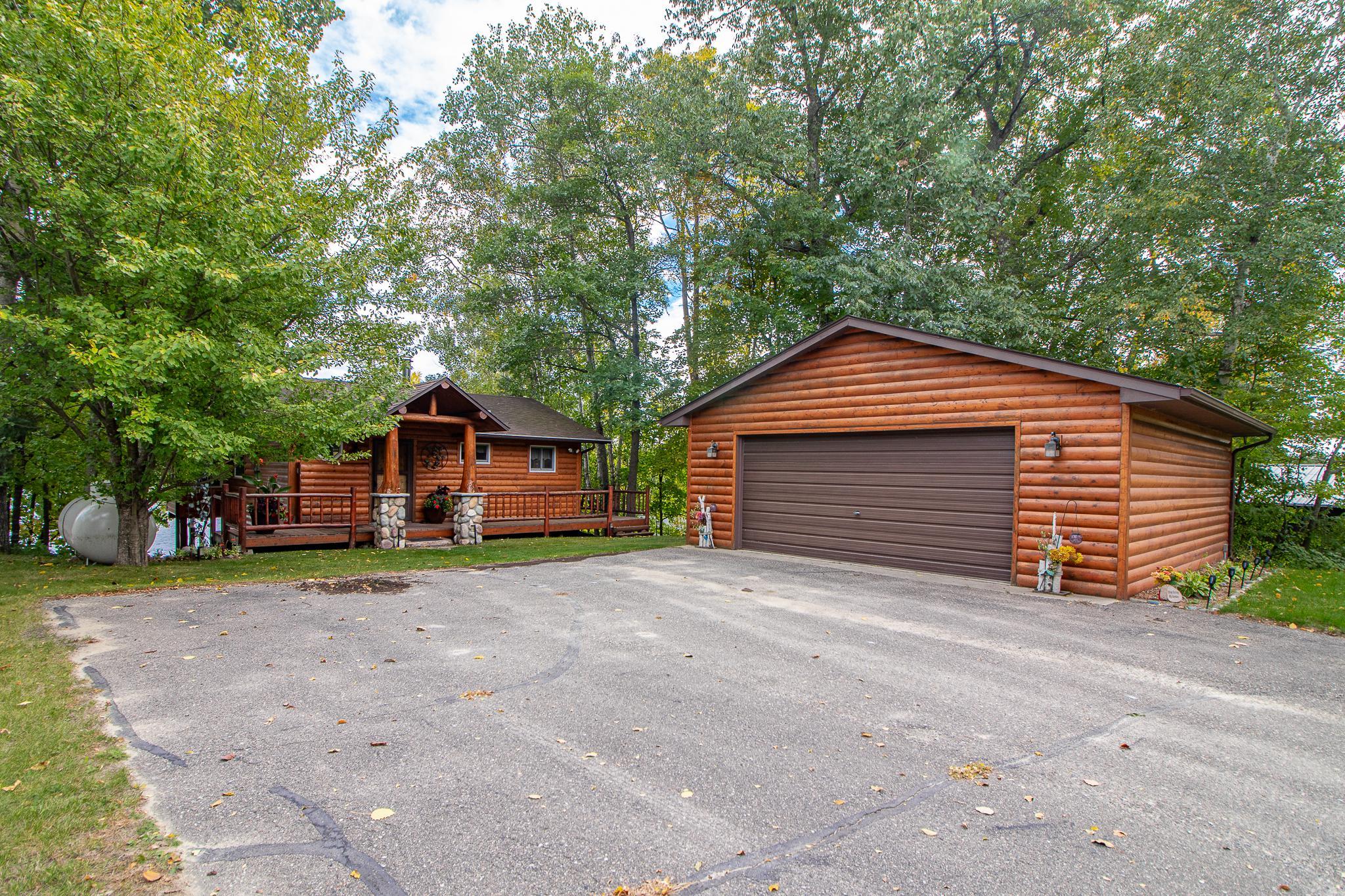 1581 Suzanne Drive NE