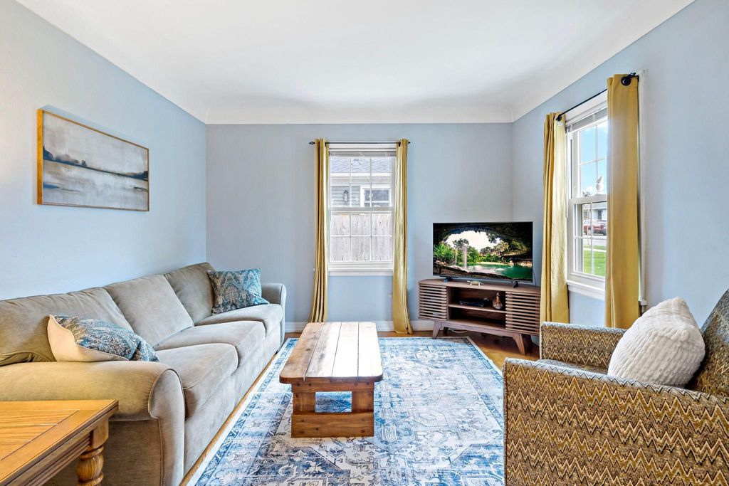 Photo of 752 Hoyt Avenue W, Saint Paul, MN 55117 (MLS # 7066713)