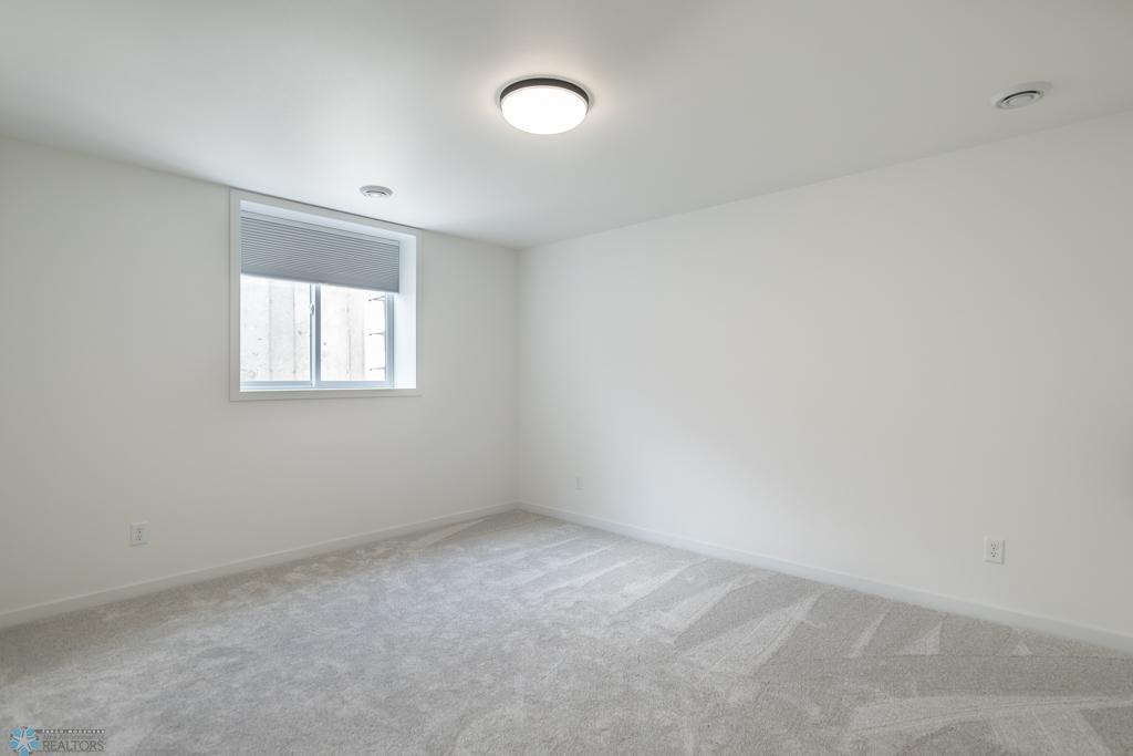 Horace, North Dakota 58047, United States, 4 Bedrooms Bedrooms, ,3 BathroomsBathrooms,Residential,Pending Sale,257251