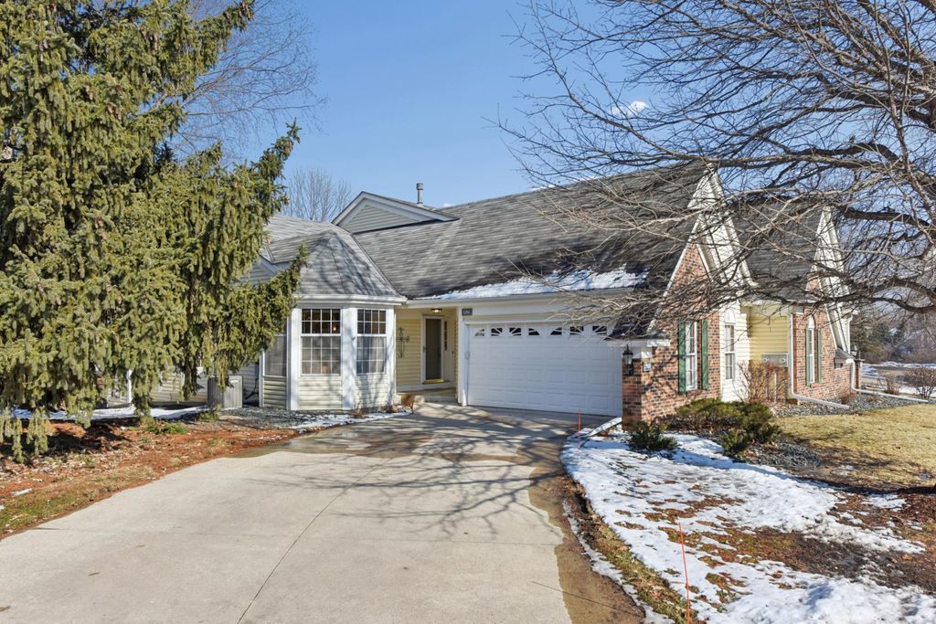 Photo of 1261 Pond View Lane, White Bear Twp, MN 55110 (MLS # 7018256)