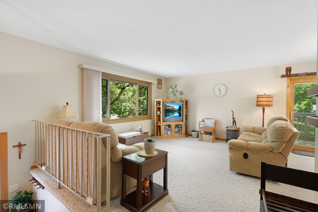 Photo of 1501 W 140th Street, Burnsville, MN 55337 (MLS # 7093716)