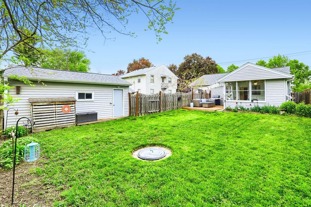 Photo of 818 Larpenteur Avenue W, Saint Paul, MN 55113 (MLS # 7079273)