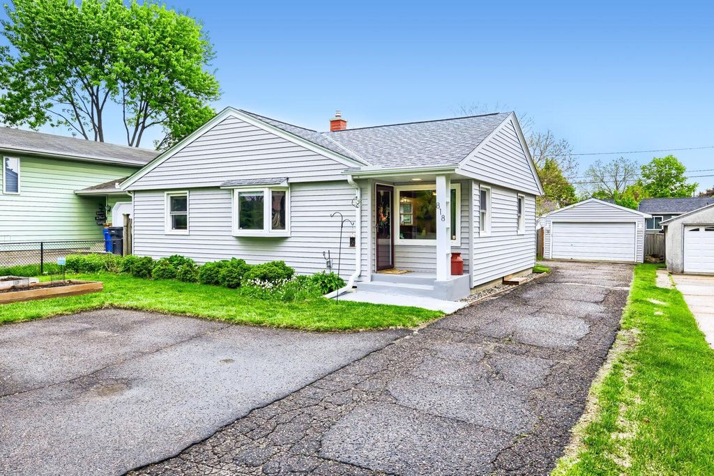 Photo of 818 Larpenteur Avenue W, Saint Paul, MN 55113 (MLS # 7079273)