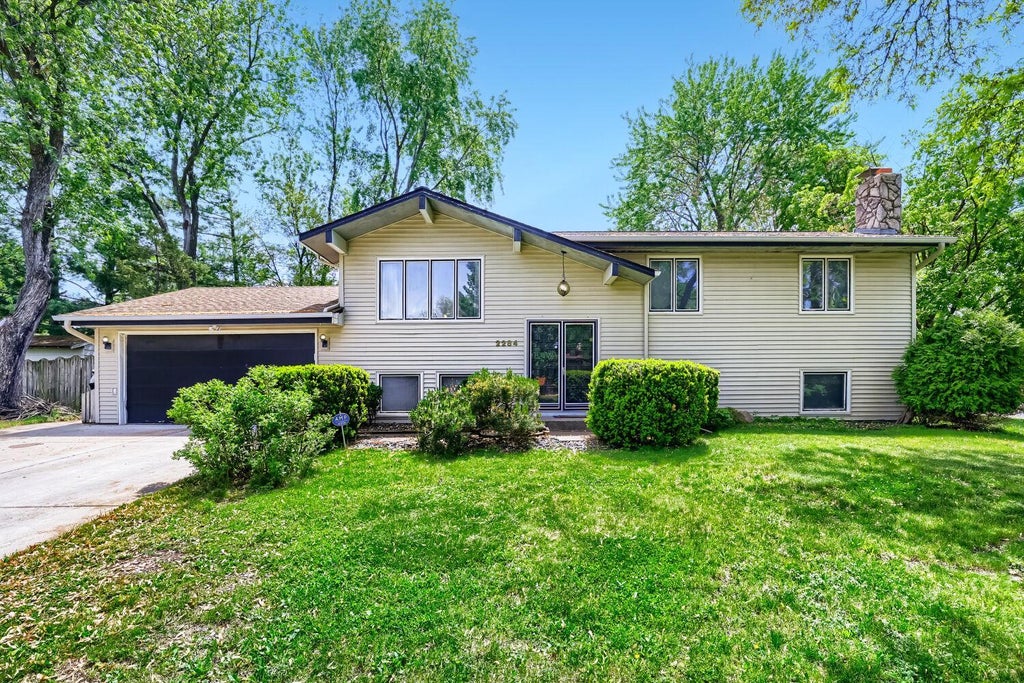 Photo of 2284 Standridge Avenue, Maplewood, MN 55109 (MLS # 7088803)