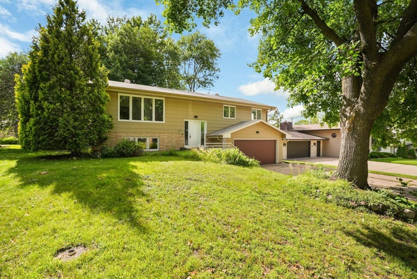 4018 SHAMROCK DR NE, MINNEAPOLIS, MN 55421 - Image e6ea1958e77619a350fb5ce8bdea7ece/53144245