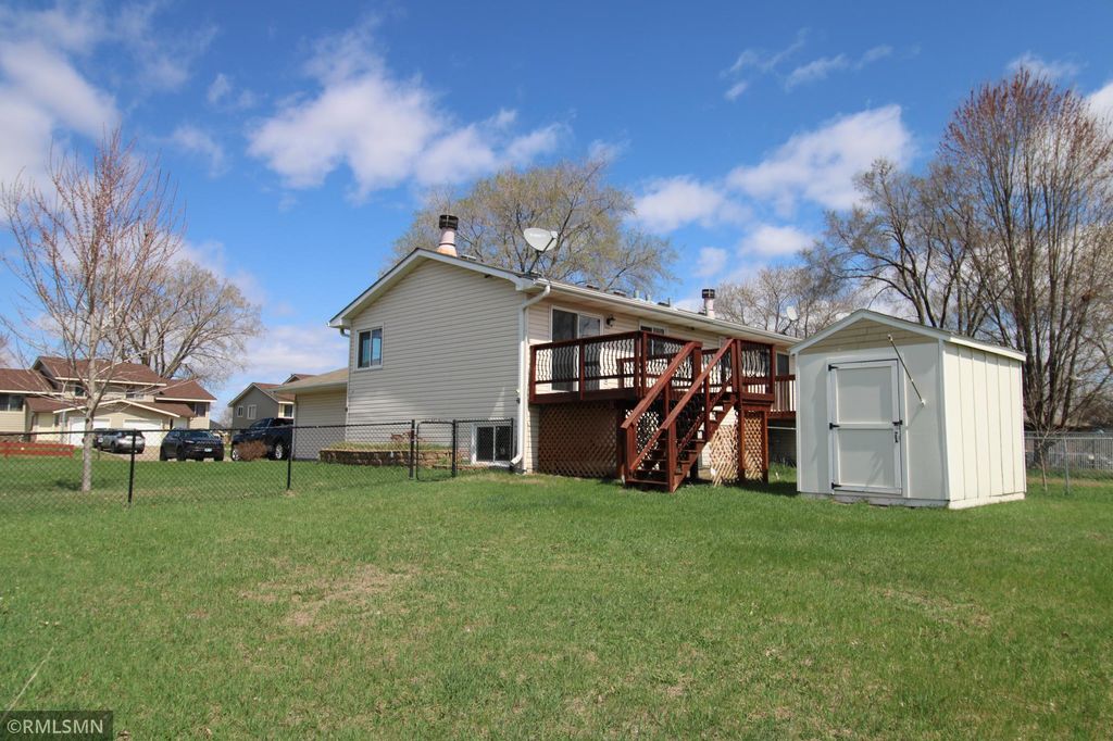 Photo of 5821 84 1/2 Avenue N, Brooklyn Park, MN 55443 (MLS # 7058021)