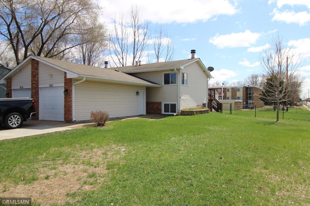 Photo of 5821 84 1/2 Avenue N, Brooklyn Park, MN 55443 (MLS # 7058021)