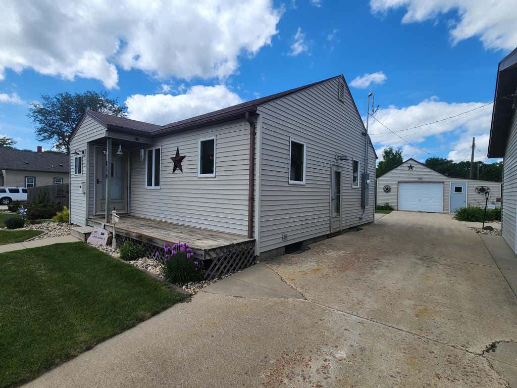 Photo of 819 2nd Street SW, Pipestone, MN 56164 (MLS # 7107955)