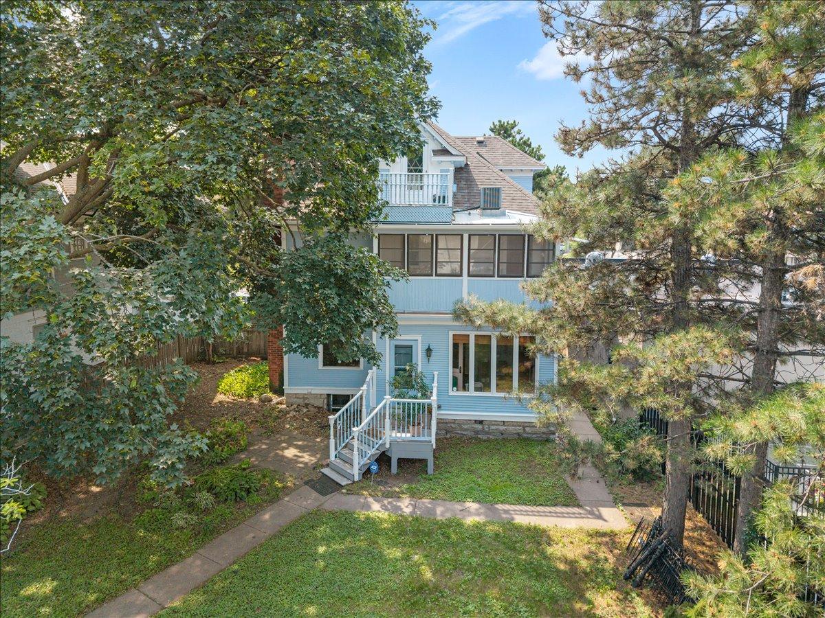 1033 Grand Avenue